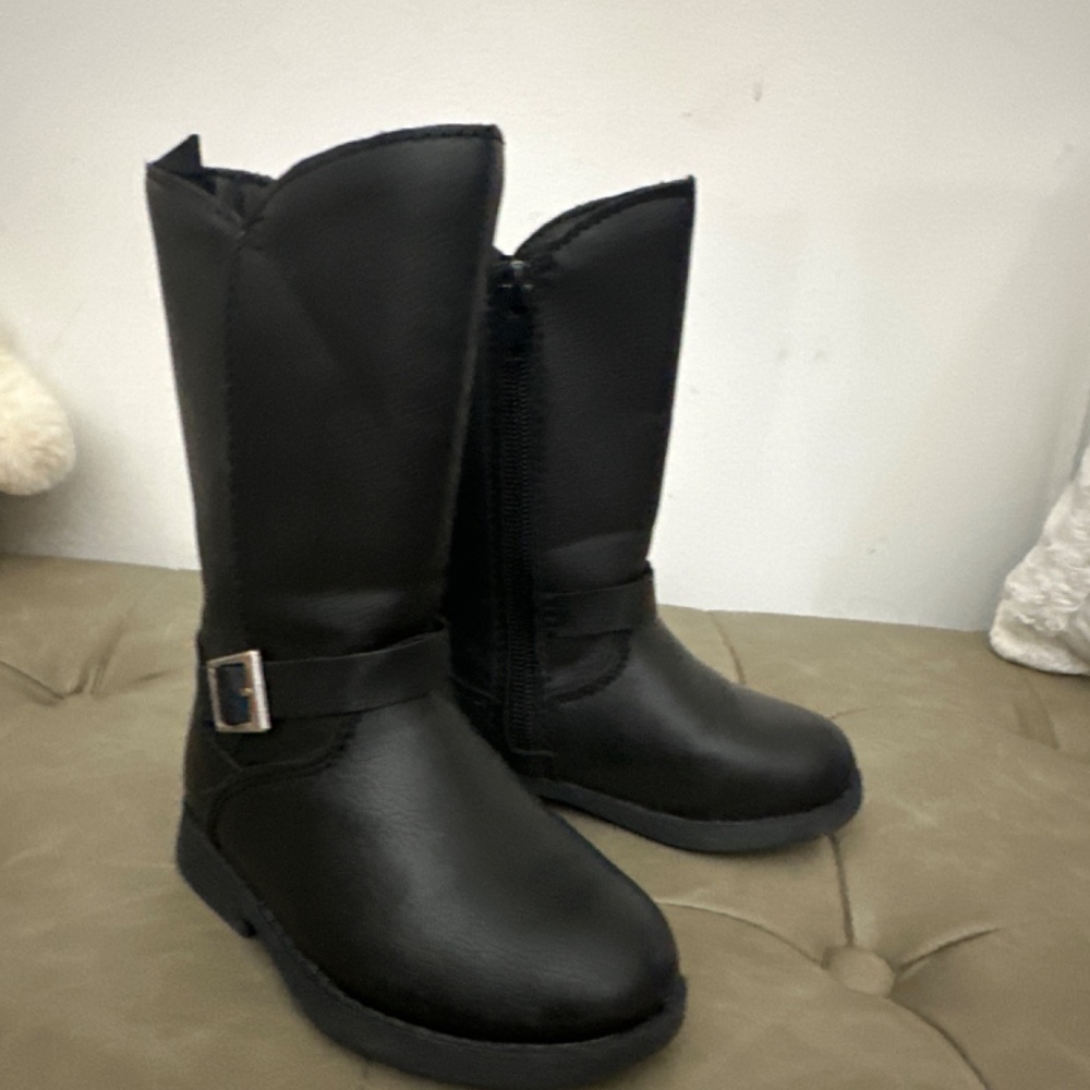 Boots - Picture 2 of 5